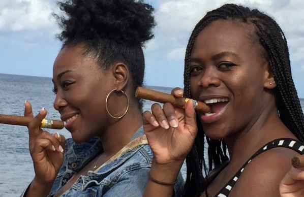 Kuba -Frauen mit Zigarre- Malecon- BK IMG_7339